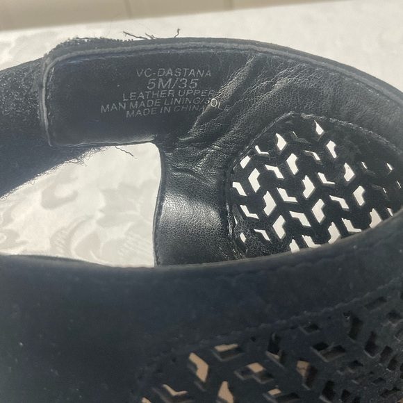 Vince Camuto Black Leather Mesh Upper Open Toe Heels Size 7 Velcro Closure - Picture 3 of 6